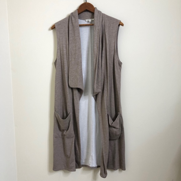 max studio vest